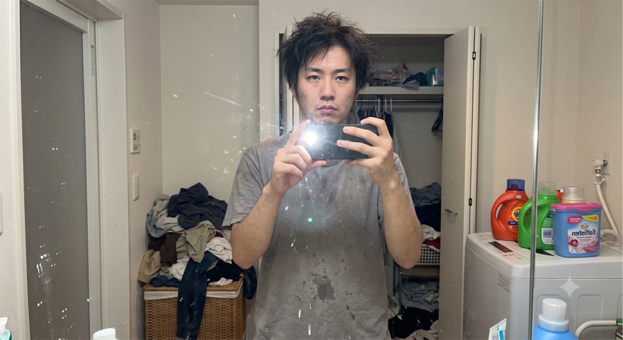 鏡越しの自撮り写真の例